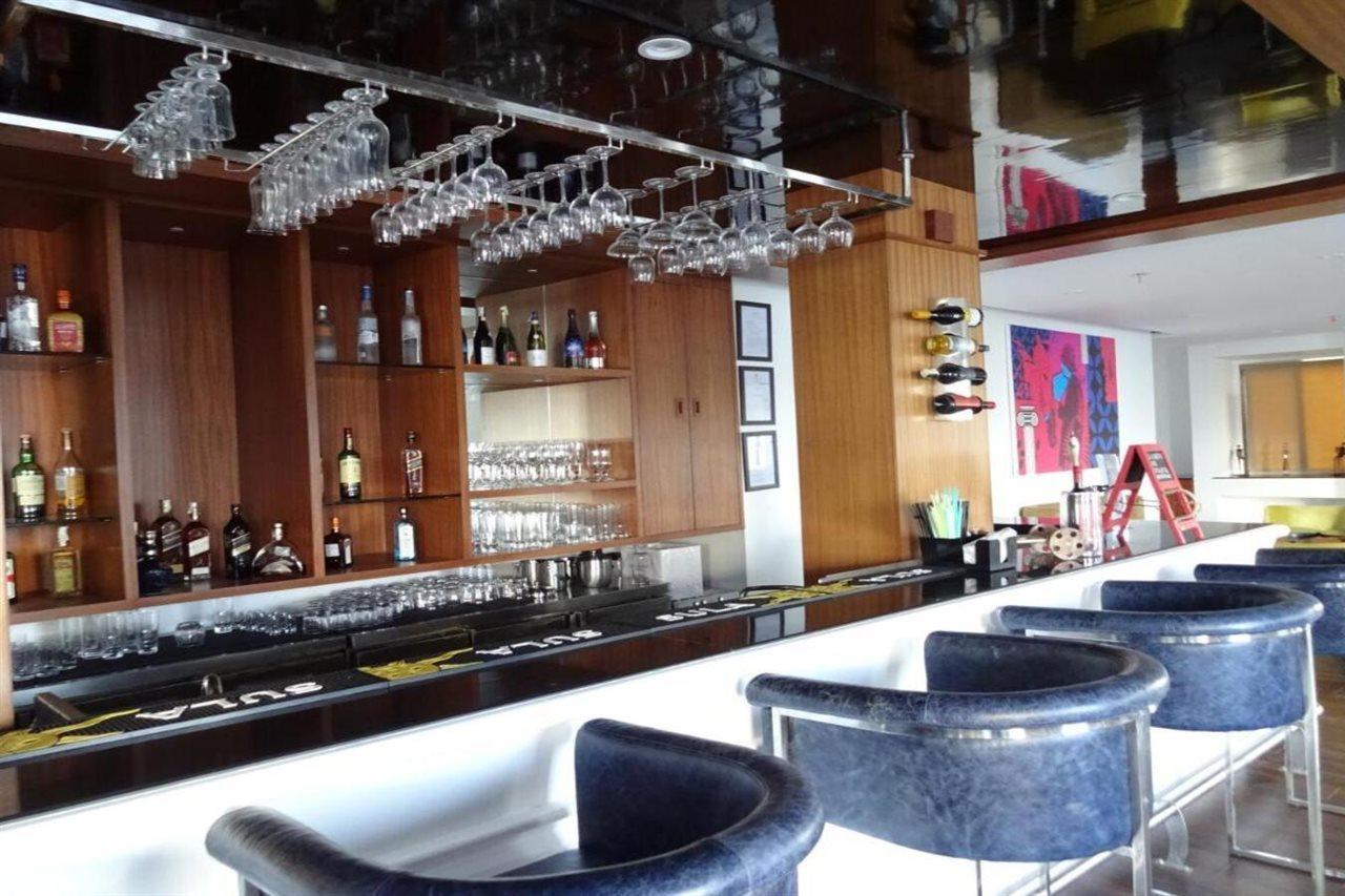 Amanora The Fern Hotels & Club Mundhva Екстериор снимка