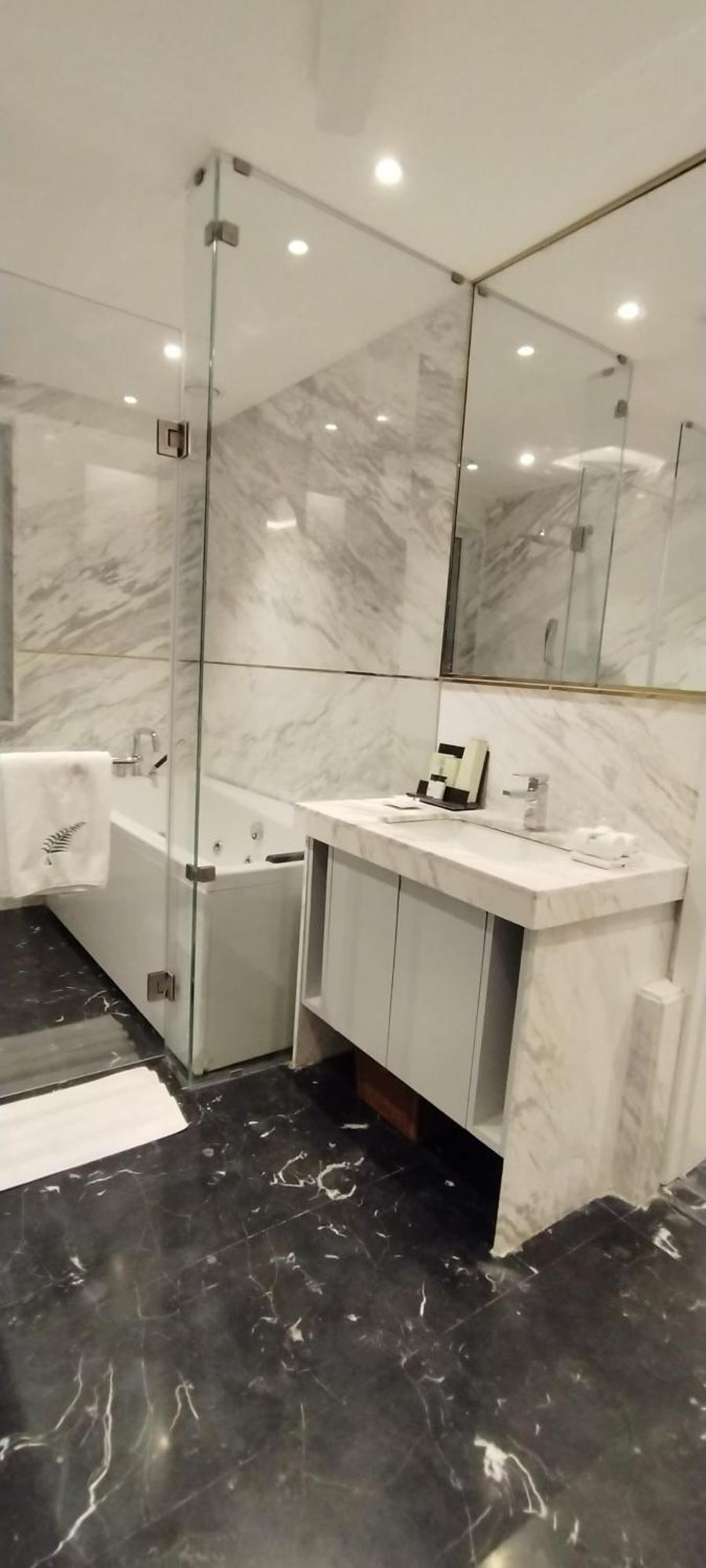 Amanora The Fern Hotels & Club Mundhva Екстериор снимка