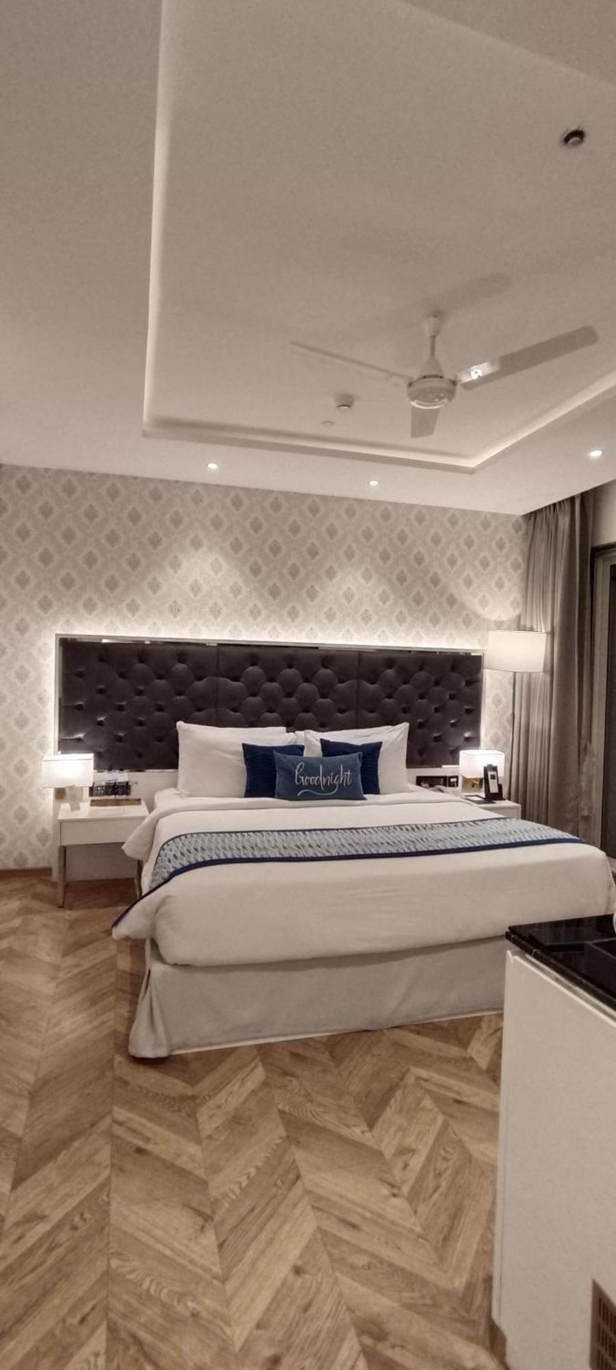 Amanora The Fern Hotels & Club Mundhva Екстериор снимка