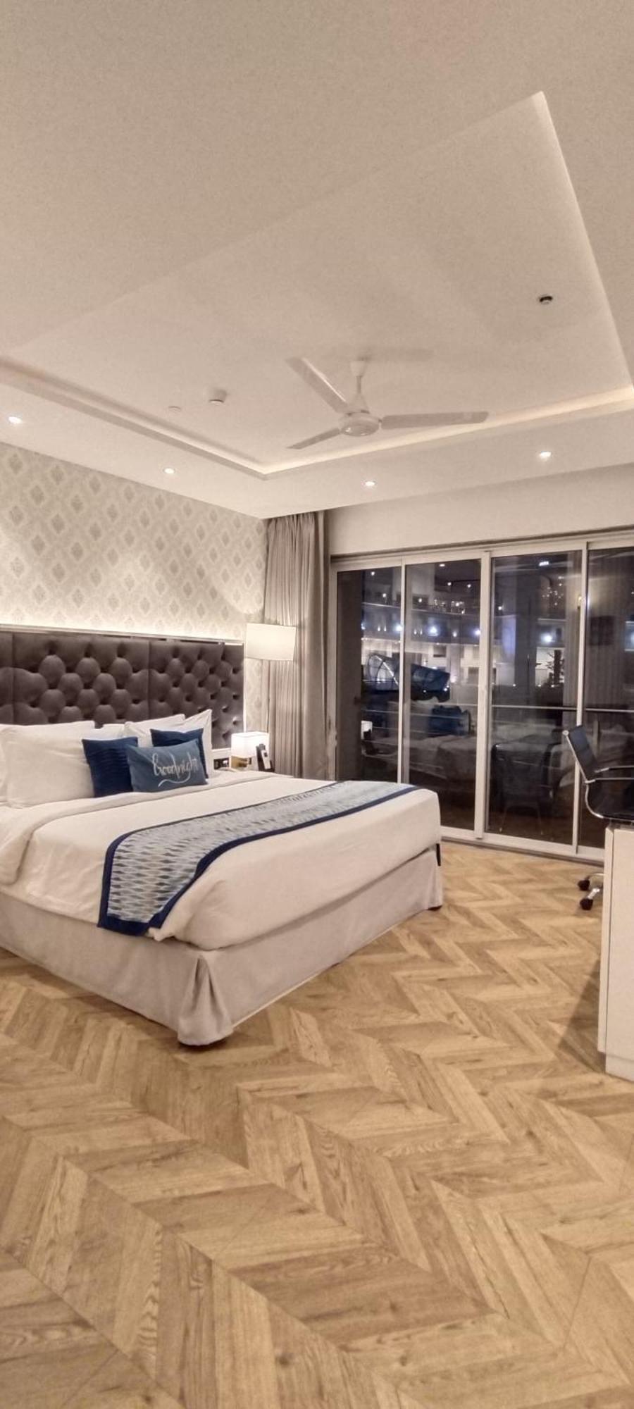 Amanora The Fern Hotels & Club Mundhva Екстериор снимка