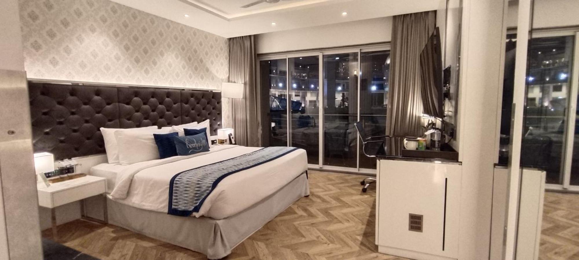 Amanora The Fern Hotels & Club Mundhva Екстериор снимка