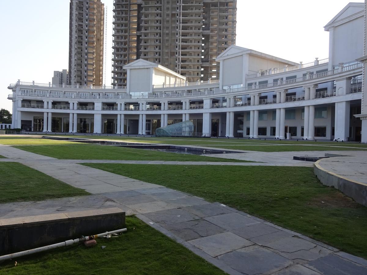 Amanora The Fern Hotels & Club Mundhva Екстериор снимка