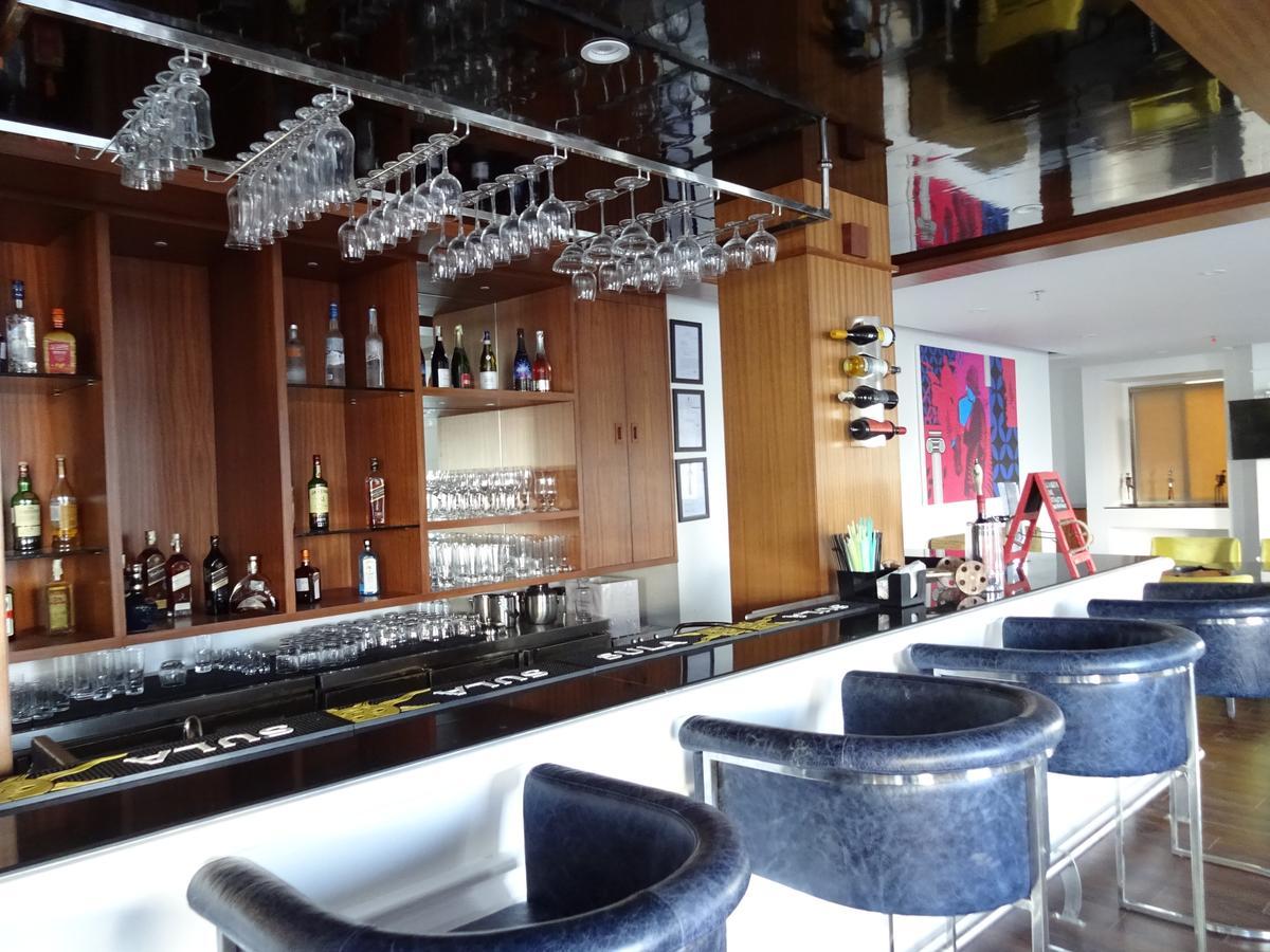 Amanora The Fern Hotels & Club Mundhva Екстериор снимка