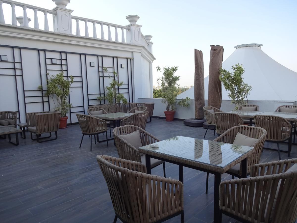Amanora The Fern Hotels & Club Mundhva Екстериор снимка